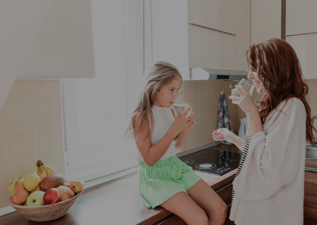mom-girl-kitchen